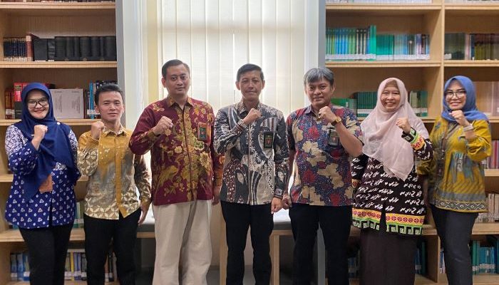 Terima Kunjungan Dirbinadmin Badilag MA RI, PA Cirebon Sajikan Data Administrasi Keperkaraan